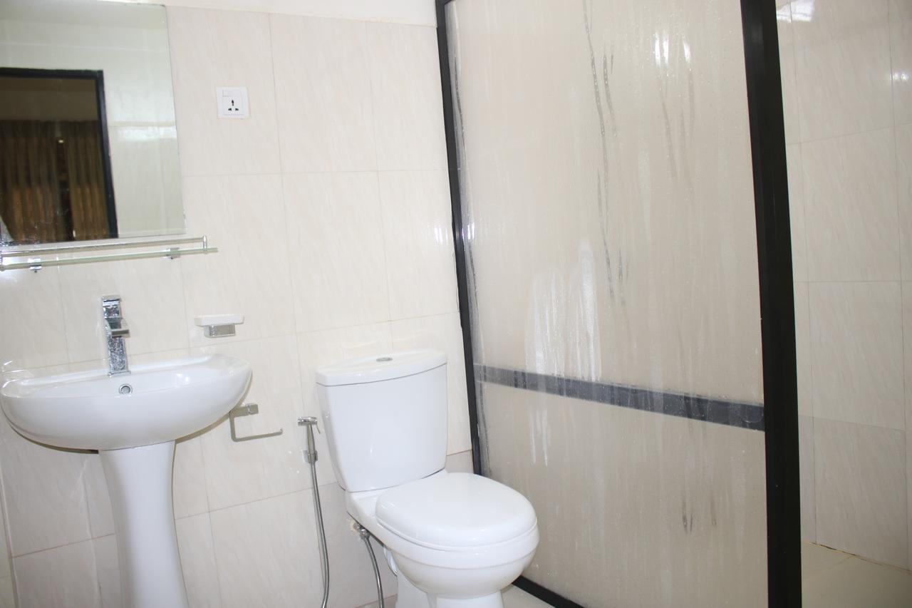 Under Water Safaris And Resort Uppuveli Exterior photo