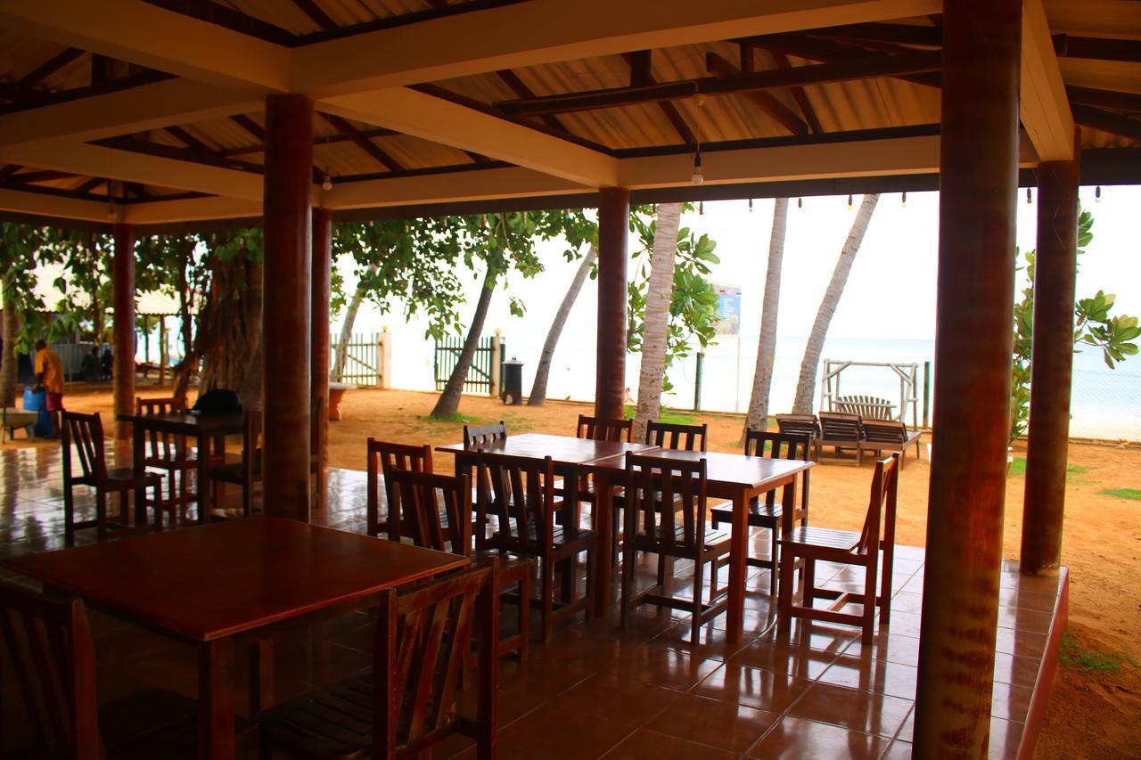 Under Water Safaris And Resort Uppuveli Exterior photo