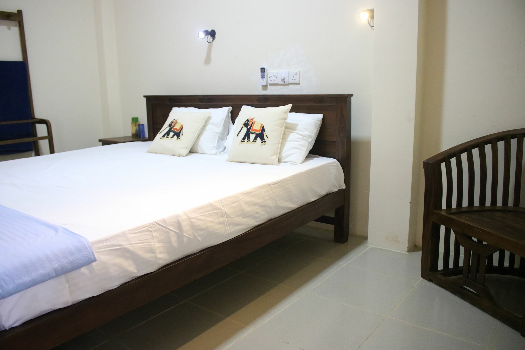 Under Water Safaris And Resort Uppuveli Exterior photo