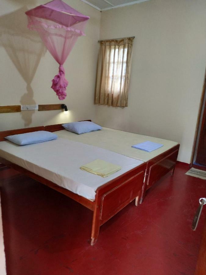Under Water Safaris And Resort Uppuveli Exterior photo